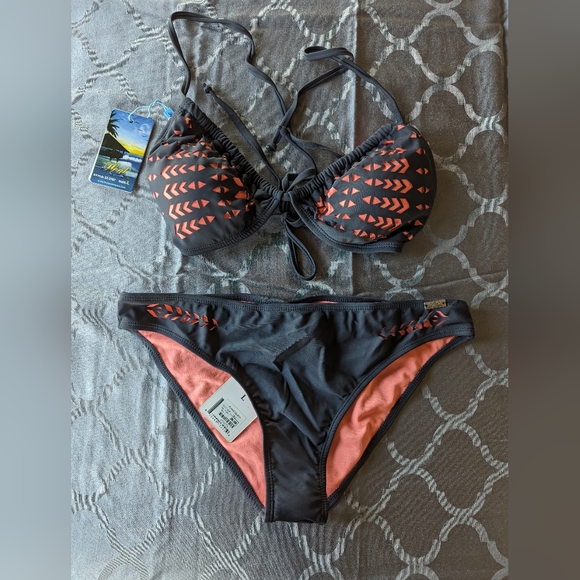 Size large bathing suits - Picture 3 of 4